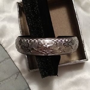 Silver. Cuff bracelet